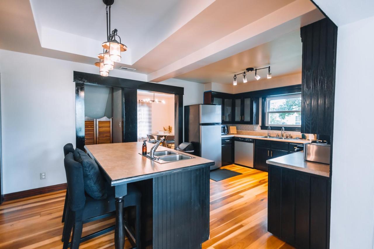 Downtown Escape Great For Large Families & Groups Villa Sugarcreek Eksteriør bilde