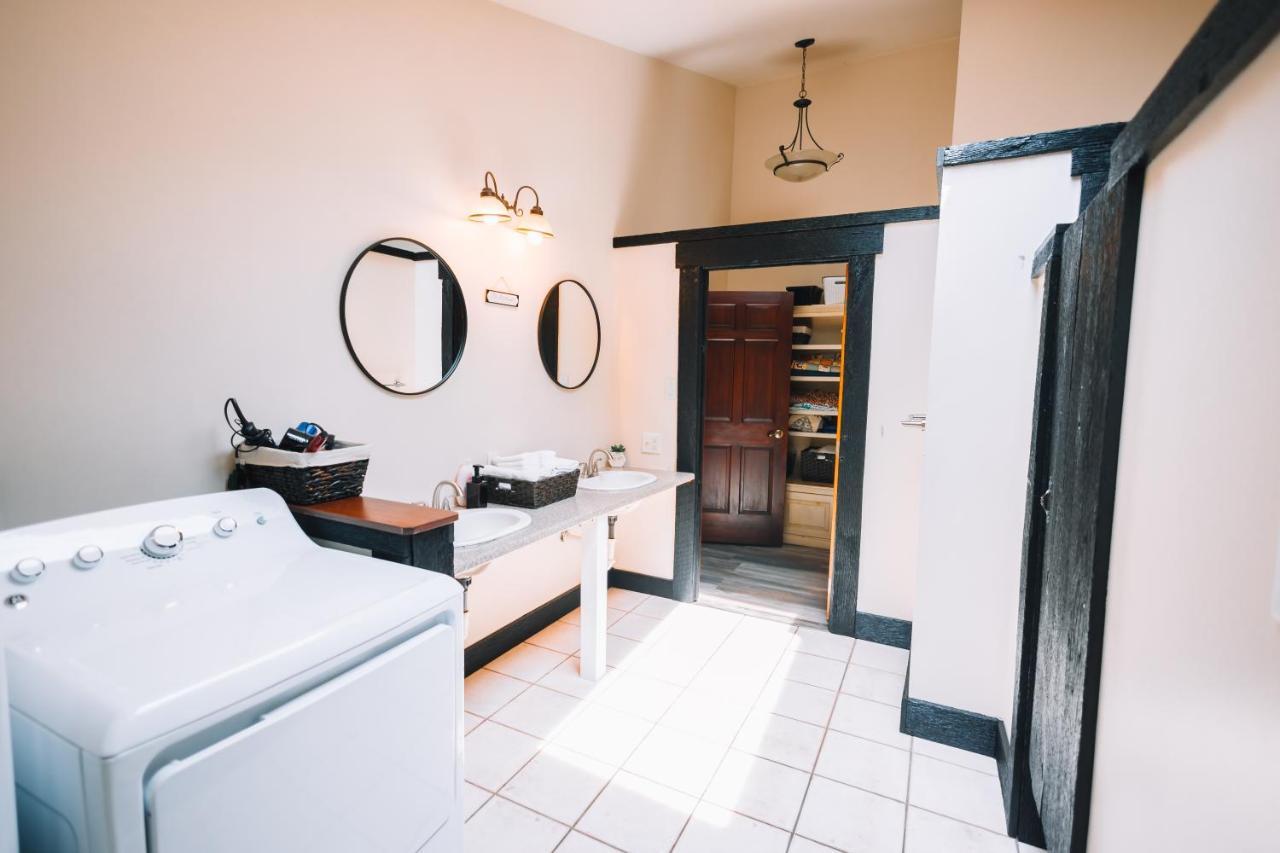Downtown Escape Great For Large Families & Groups Villa Sugarcreek Eksteriør bilde