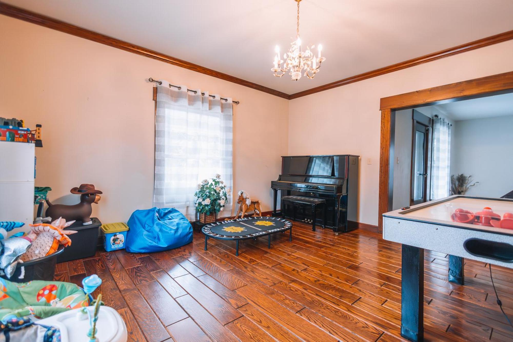 Downtown Escape Great For Large Families & Groups Villa Sugarcreek Eksteriør bilde