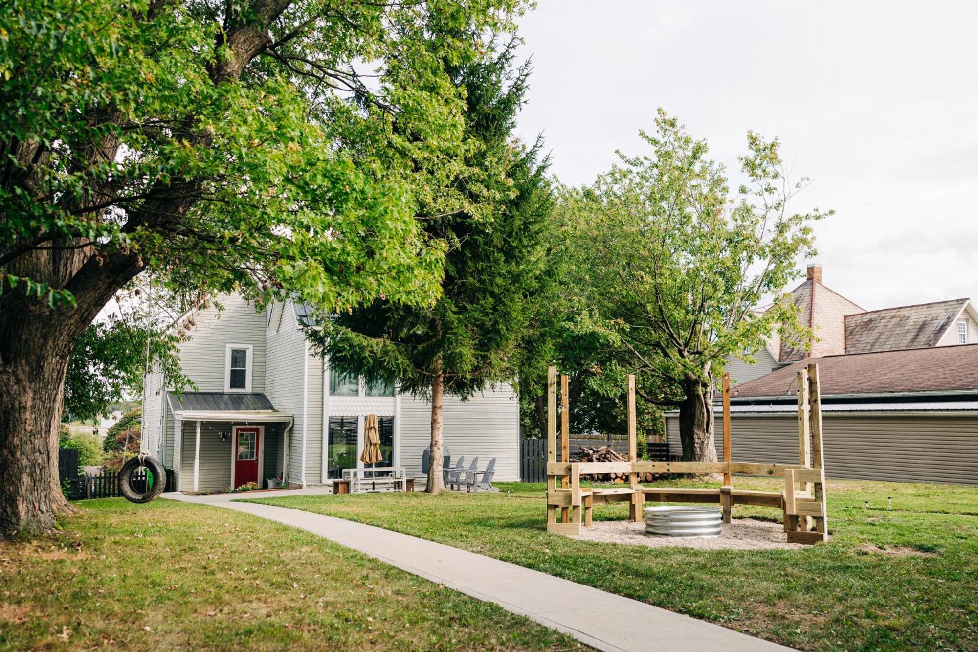 Downtown Escape Great For Large Families & Groups Villa Sugarcreek Eksteriør bilde